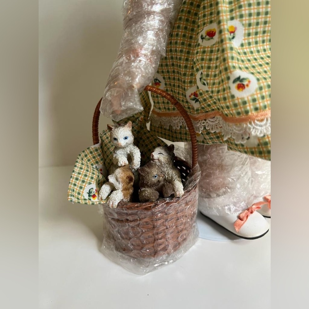 NWOT Porcelain Collectible Doll with kittens for‎ Decorative Purposes Only - Picture 4 of 7